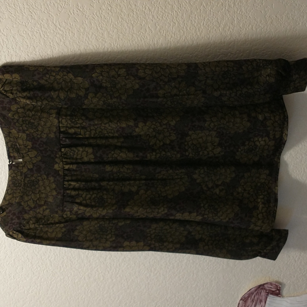 Ann Taylor LOFT long sleeve, XS. Floral chrysanthemum pattern